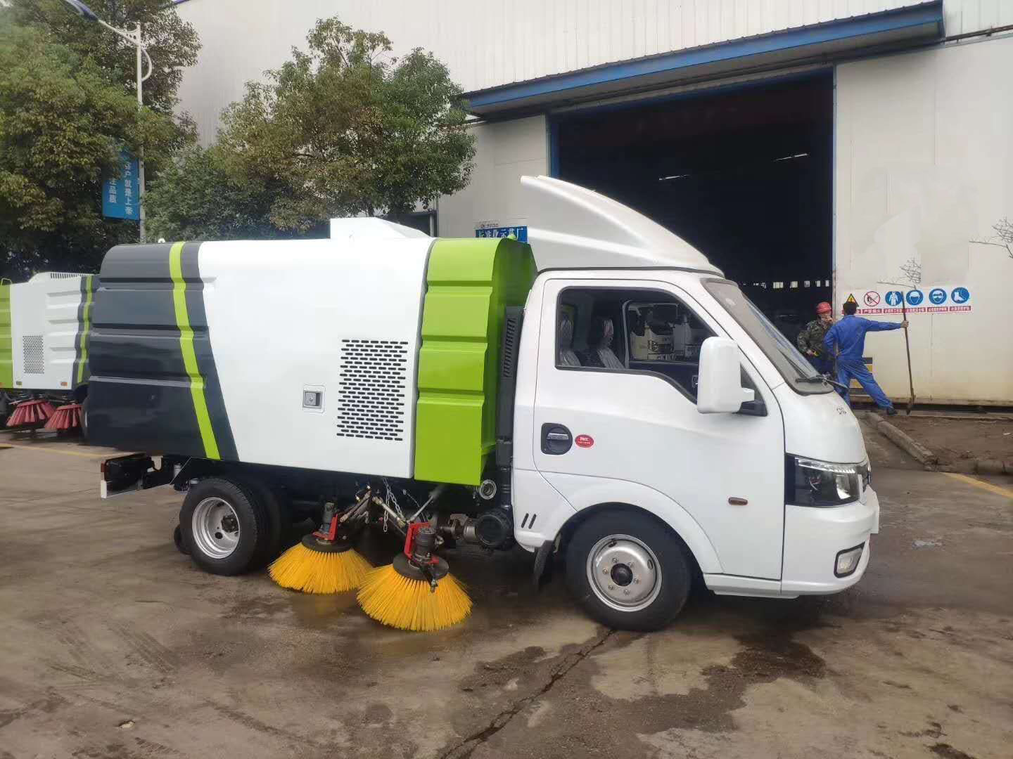 东风途逸扫路车