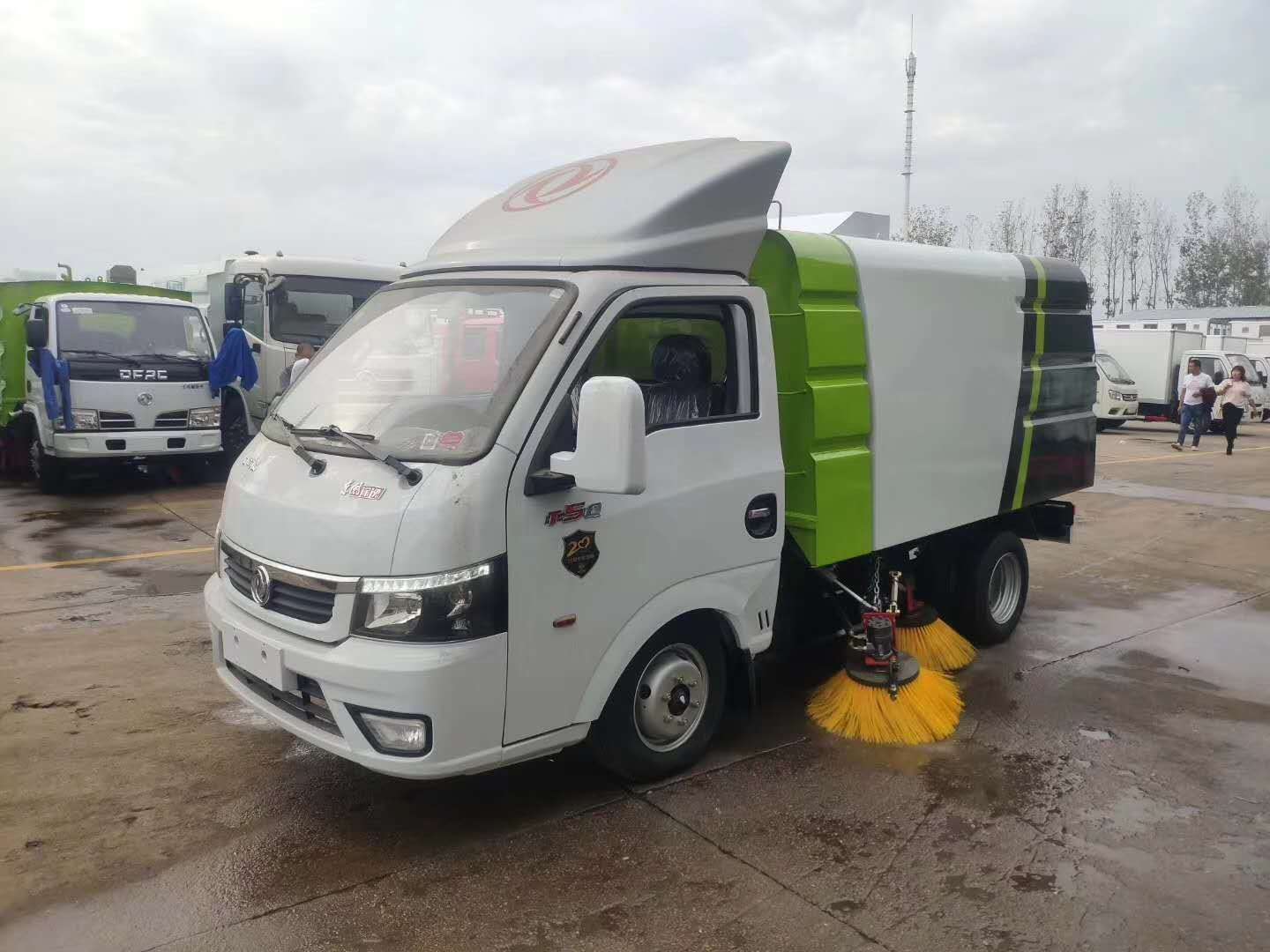 东风途逸扫路车