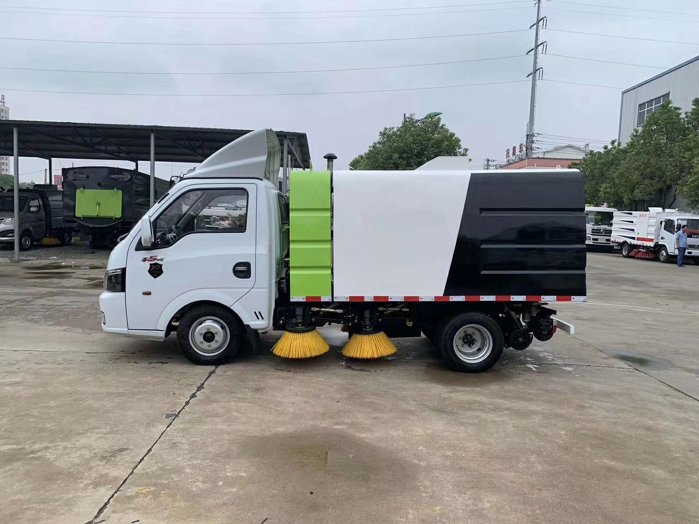 东风途逸扫路车