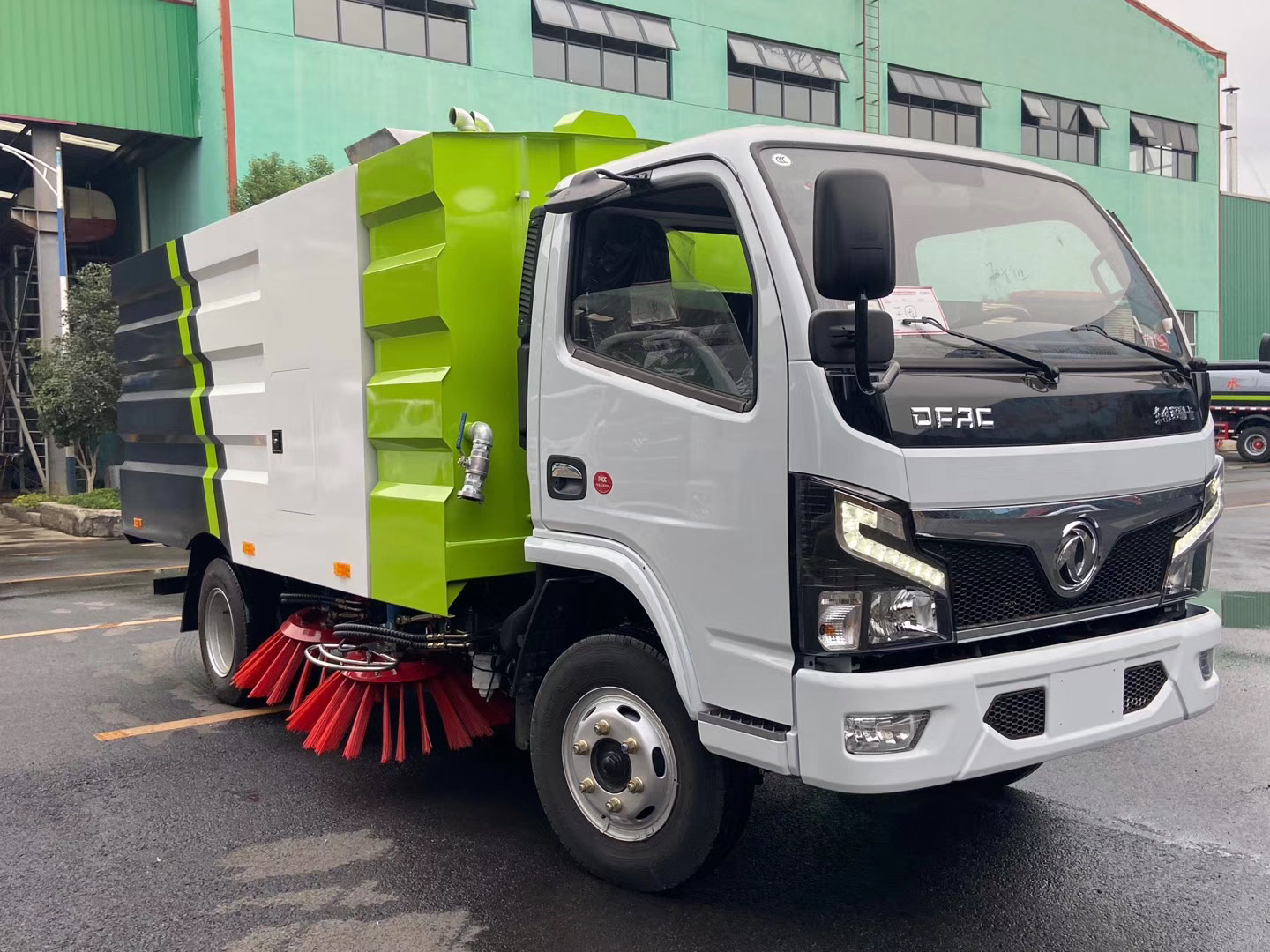 东风小多利卡扫路车