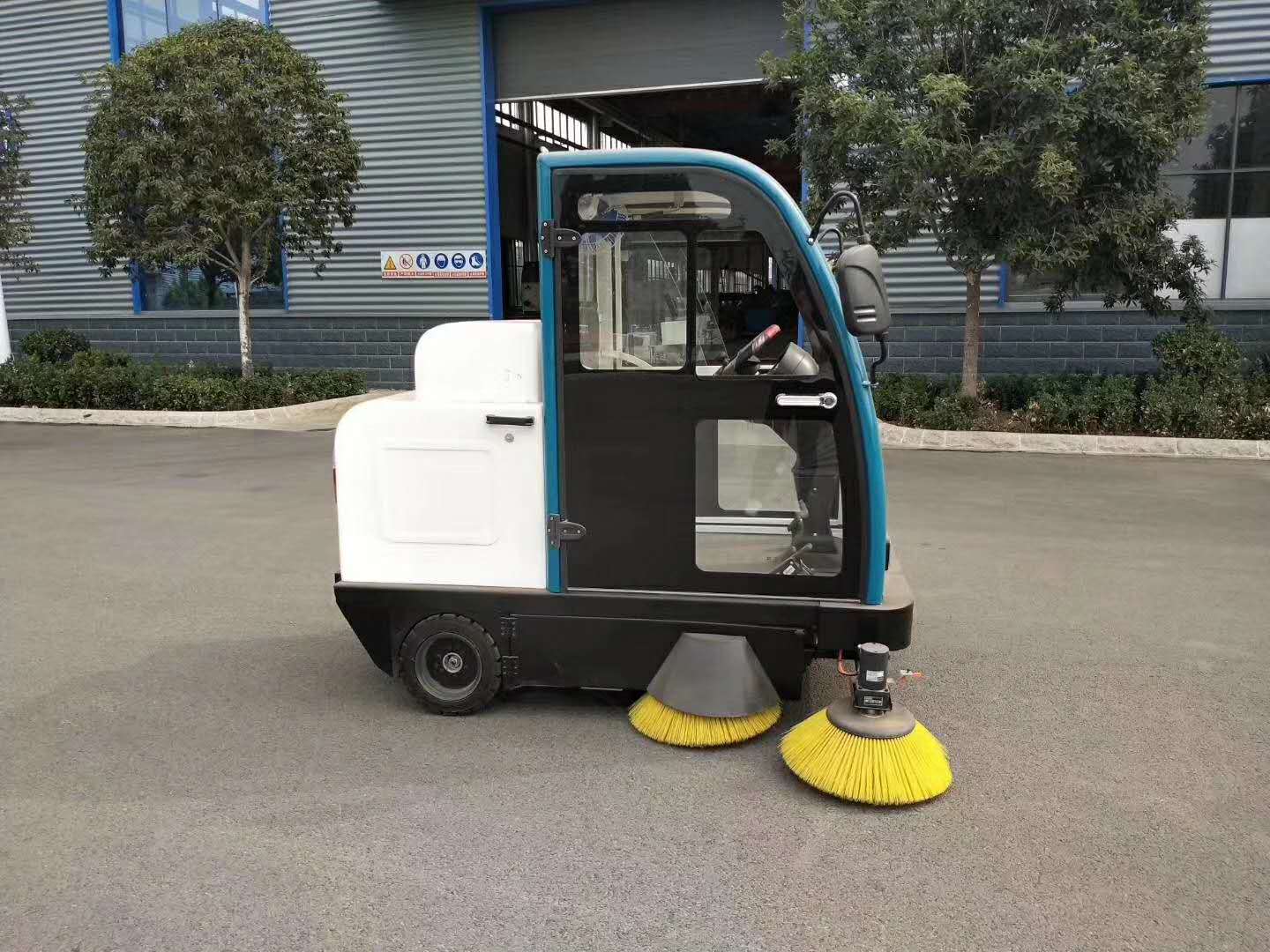 电动车扫路车