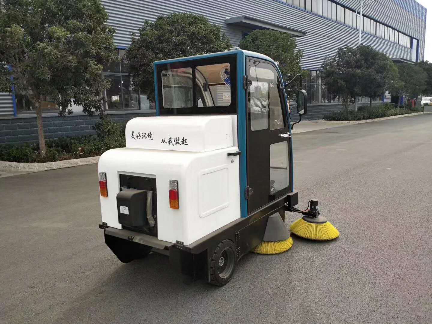 电动车扫路车