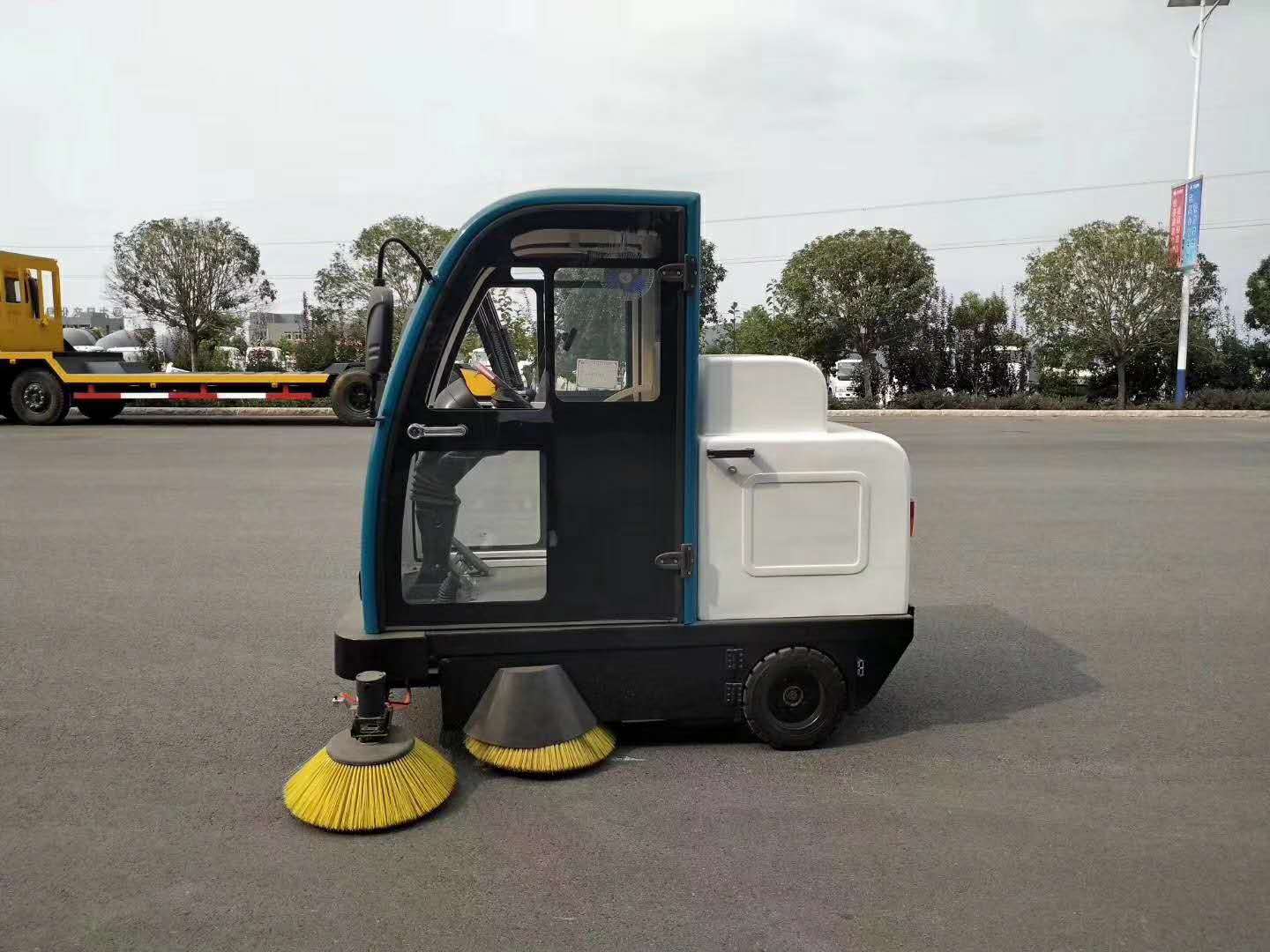 电动车扫路车