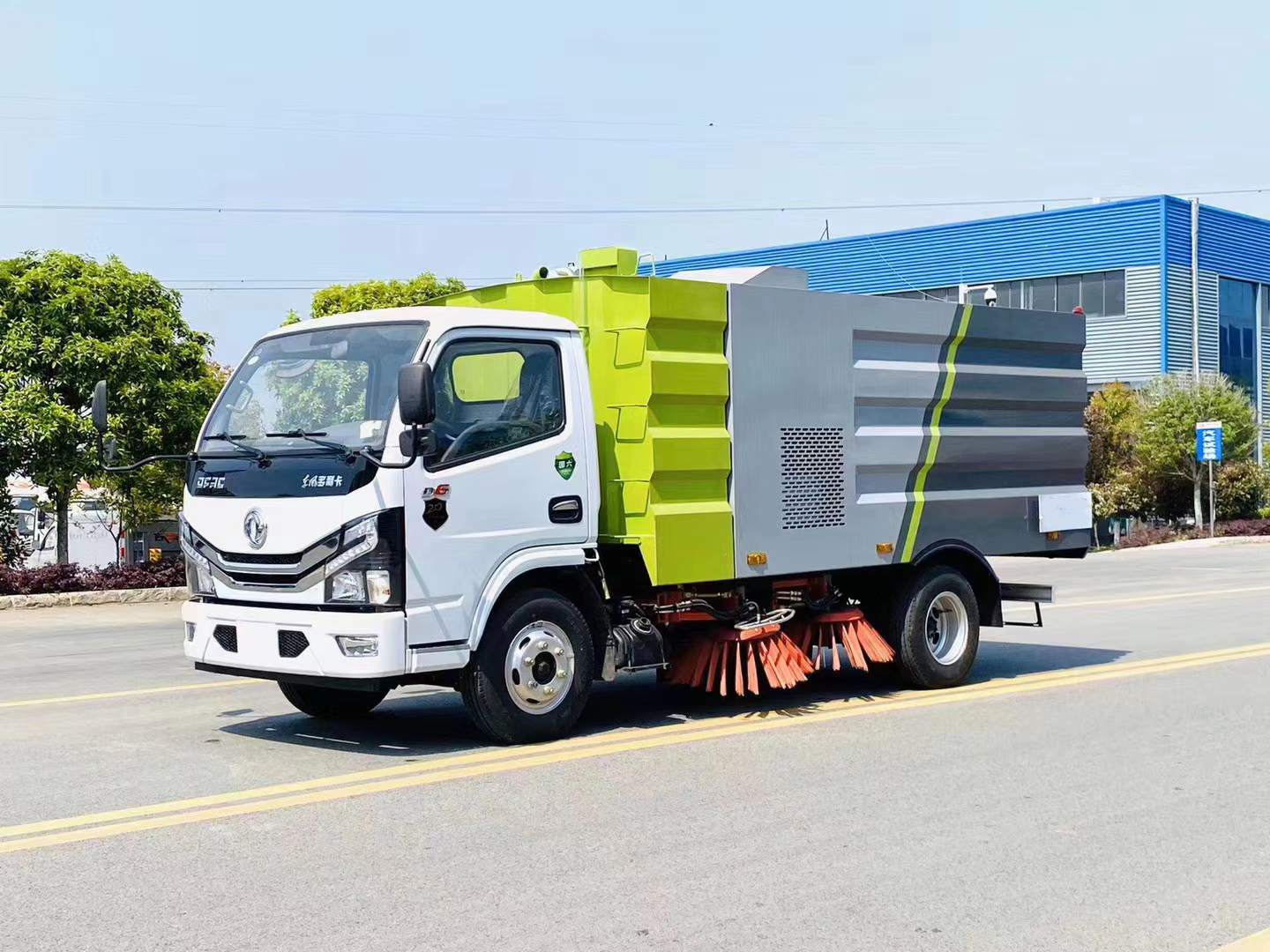 东风小多利卡扫路车